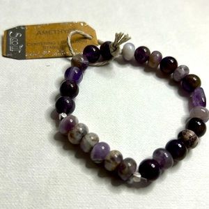 Glass beaded bracelet with Amethyst.